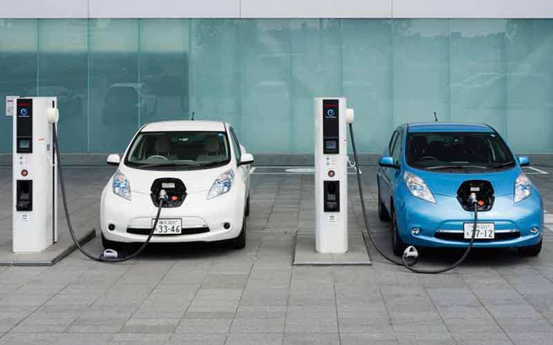 Con la energía del frenado de los trenes es posible cargar coches eléctricos