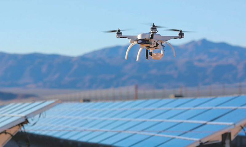 Se desarrollan drones capaces de detectar fallas en parques solares